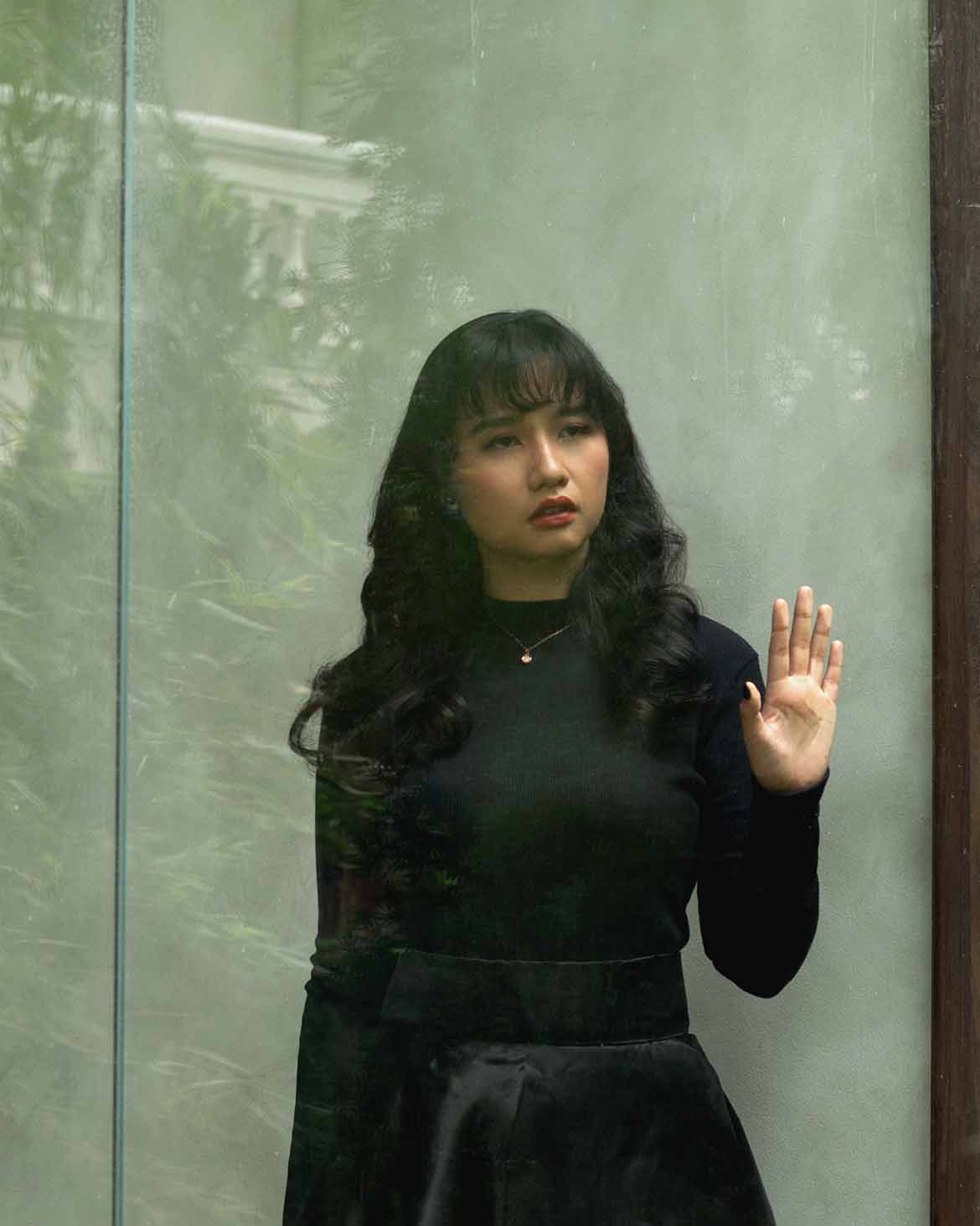 Daisy Hera Rilis “Let Me Go”, Lagu Tentang Berani Pergi Saat Bertahan Tak Lagi Bahagia