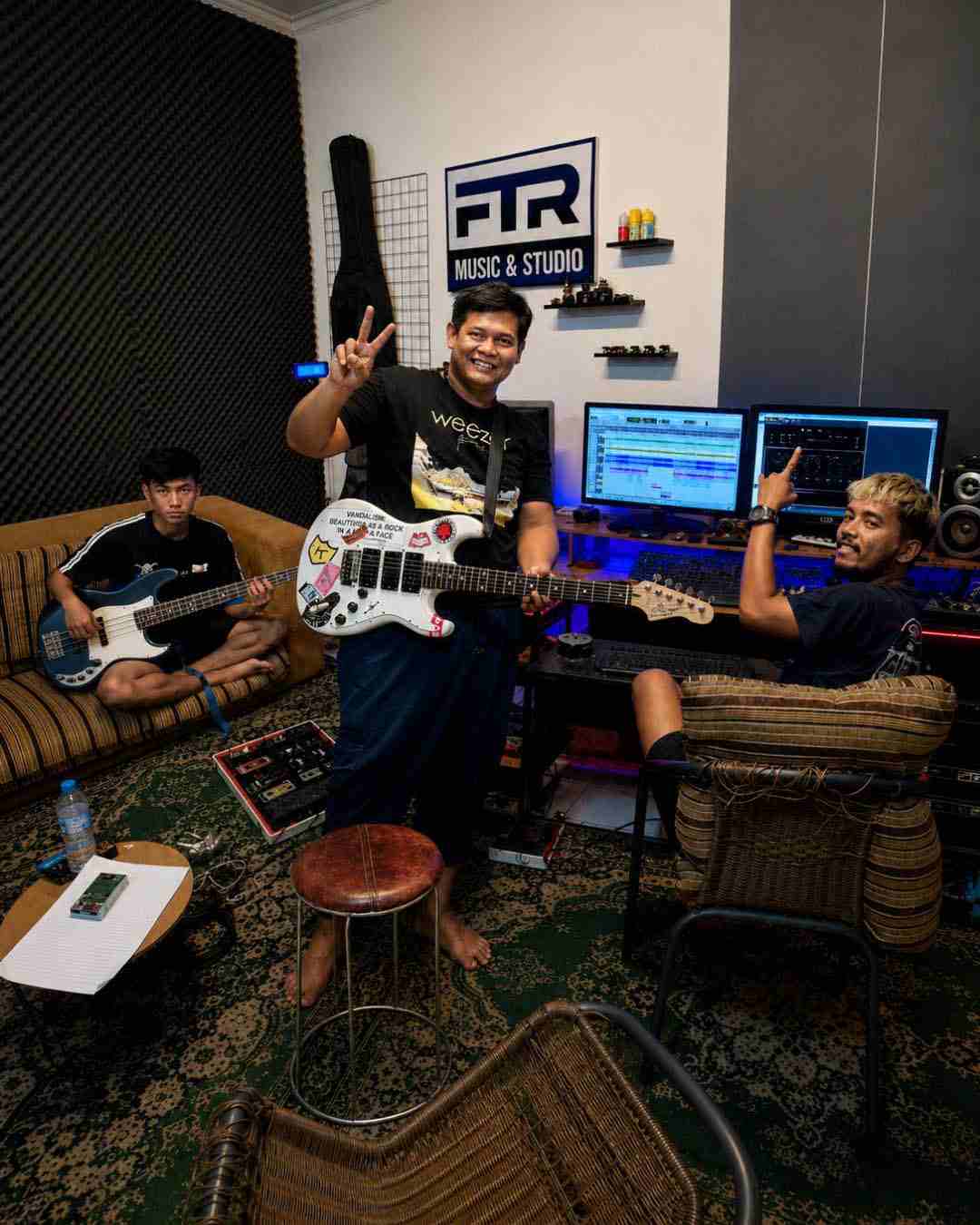 Vakum Lebih dari Sedekade, Pegawai Negeri Comeback Lewat “Oh Negeriku” dan Sinyal EP Awal 2027